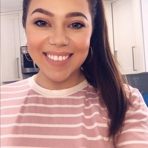 Meet your Posher, Azra